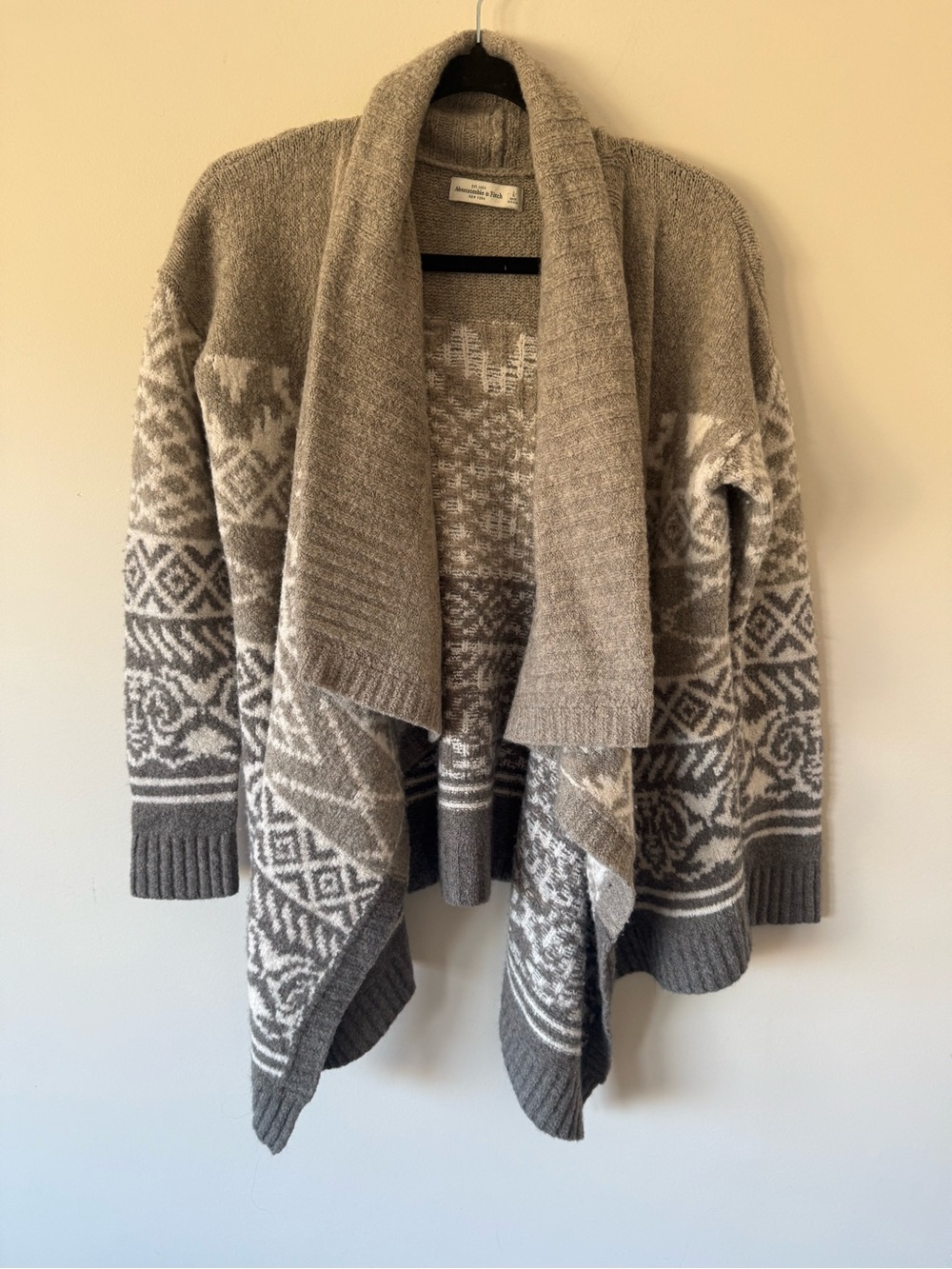 ABERCROMBIE & FITCH COZY KNIT CARDIGAN